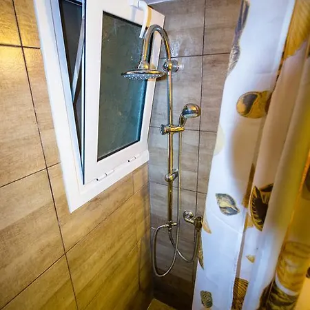 Kanarian 1a * Λουτράκι